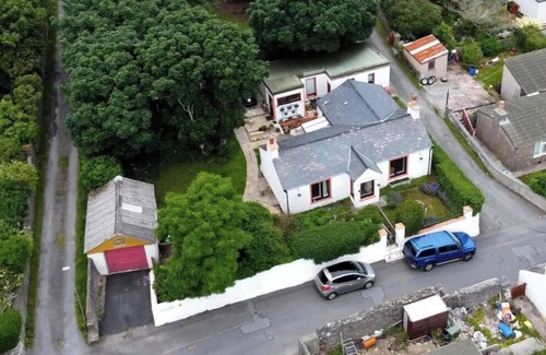 Scalloway Cottage | Viewcliff: Modern cottage, idyllic location. Secluded, with harbour views (Pets)