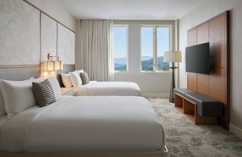 Snowmass Village Resort | Viewline Resort Snowmass, Autograph Collection