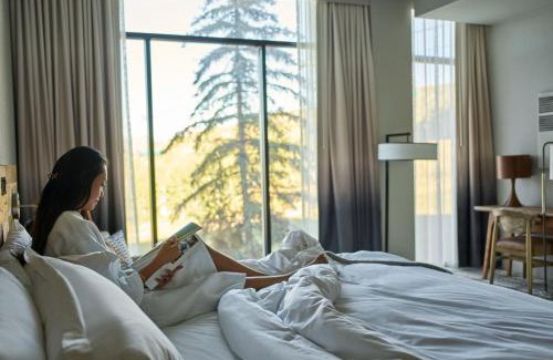 Snowmass Village Resort | Viewline Resort Snowmass, Autograph Collection