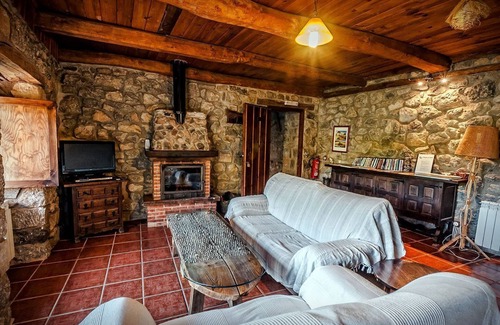 Riolago House | Viewpoint of Babia I. Rural house full rent. In wild nature. Babia