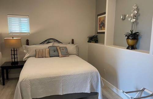 Del Cerro House | Views/Attractions/Dining/Upscale - Private Luxury 2 bedroom House