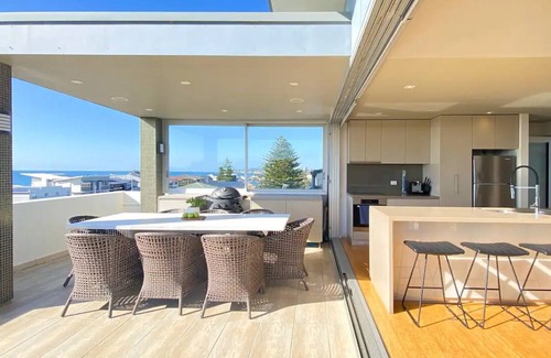 Central Coast House | Views Beach, Lake & Dunes -The Entrance Nth. Enjoy hot tub & 80m stroll to beach