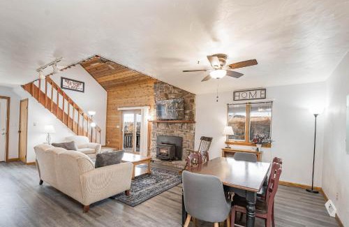 Thayerville House | Views & Brews