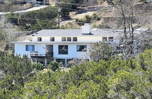 Canyon Lake House | VIEWS, Canyon Lake, Newly Remodeled, Close to RIVER, BEST location, with a Fire Pit