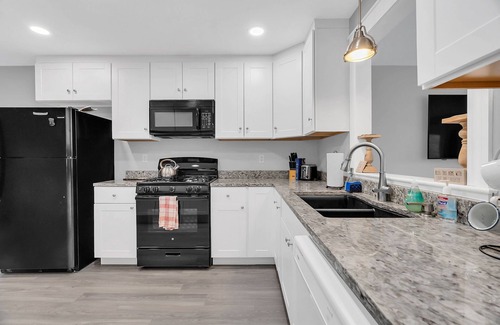Harrison Condo | Views! Cozy, Private 3BR Condo with lake access!