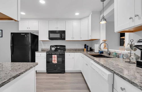 Harrison Condo | Views! Cozy, Private 3BR Condo with lake access!
