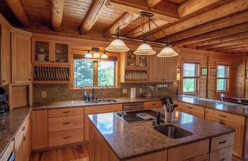 Sparta Cabin | Views + Fenced Yard + Fire Pit + Close to New River Outfitters