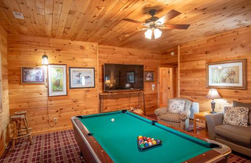 Sparta House | VIEWS, Fire Pit, Dogs Welcome, Fenced Yard! Close to New River Outfitters!