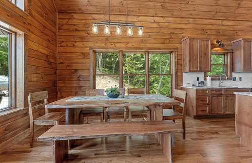 Townsend Cabin | Views for Miles Brand New 3BR 2 and 1/2 Bath Hot Tub, Pool Table, Pool Access
