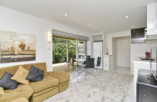 Mount Pleasant Apartment | Views from Cannon Hill - Privacy plus in this renovated modern townhouse.