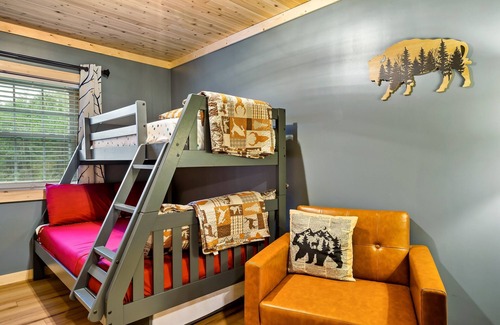 Gatlinburg - Pigeon Forge House | Views, Hot Tub, Close to Dollywood, Gatlinburg and Smoky Mountain National Park