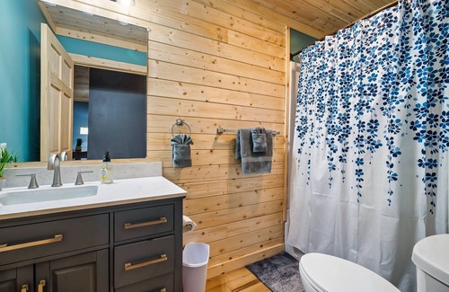 Gatlinburg - Pigeon Forge House | Views, Hot Tub, Close to Dollywood, Gatlinburg and Smoky Mountain National Park