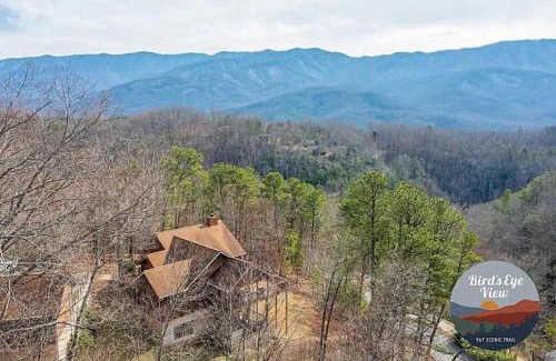Gatlinburg - Pigeon Forge House | Views, Hot tub, Game Rm, arcade, 3 resort Pools, Pickleball Court, golf course