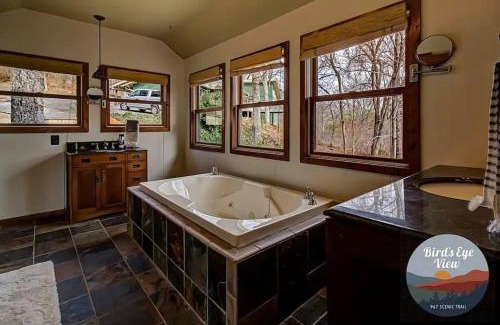 Gatlinburg - Pigeon Forge House | Views, Hot tub, Game Rm, arcade, 3 resort Pools, Pickleball Court, golf course