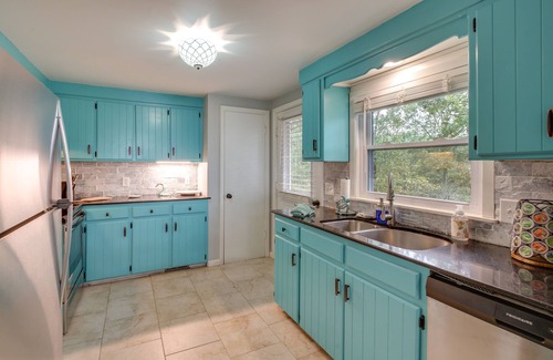 Jones Mills House | Views, Hot Tub & Golf Access: Hot Springs Home!