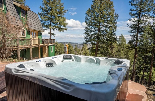 Evergreen House | Views, Hot Tub, Skee-ball, Pool Table, Disc-golf, Trail Access on Property!