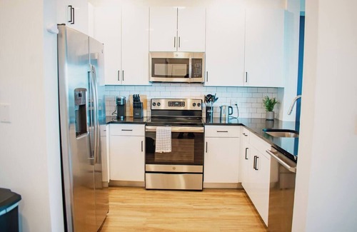 Fairview Hotel | Views ! King 1 BR ! Free Parking! 30 to min NYC !