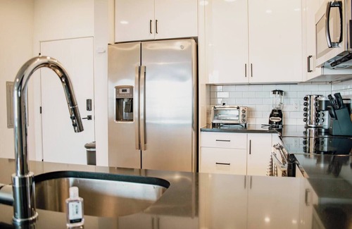 Fairview Hotel | Views ! King 1 BR ! Free Parking! 30 to min NYC !