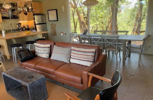 Ukiah Cottage | VIEWS! Last Minute/Longer Stay SPECIALS!