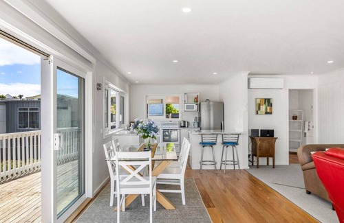 Raglan Apartment | Views, Location + Spa