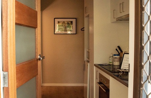 Panton Hill Apartment | Views, nature, cosy, close to wineries and hiking, campfire, dogs welcome