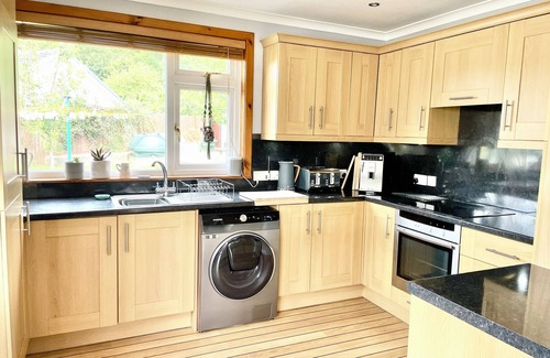 Corpach House | Views of Ben Nevis. Sleeps 5. 2 bedrooms. Garden. Parking. Beach/Canal.