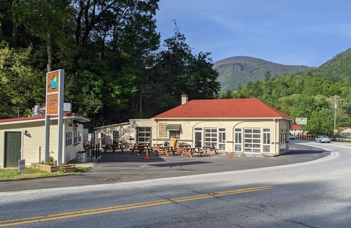 Lake Lure House | Views of Lake & Chimney Rock - Walk to Inn and Moose and Goose Pub!