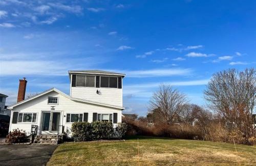 York Beach House | Views of The Atlantic Ocean and Nubble Lighthouse 4 Bedroom Family Home