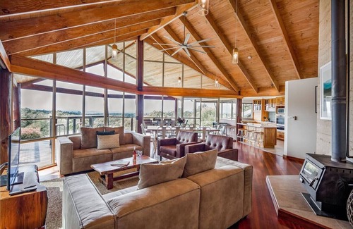 Yallingup Siding House | Views Of The Bay A Tranquil Bushland Escape