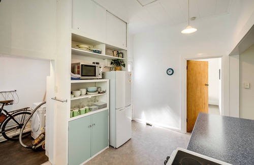 Hospital Hill House | Views on Colenso - Napier Holiday Home