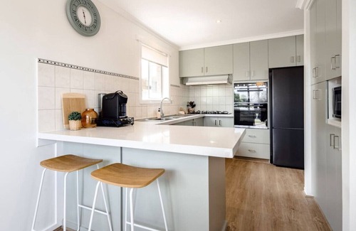 Clifton Springs House | Views on the Avenue - Clifton Springs