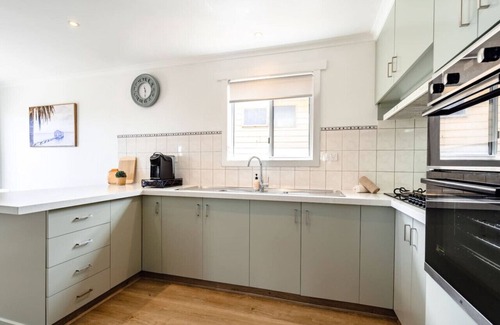 Clifton Springs House | Views on the Avenue - Clifton Springs