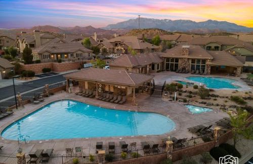 Washington House | Views Over Coral Canyon townhouse