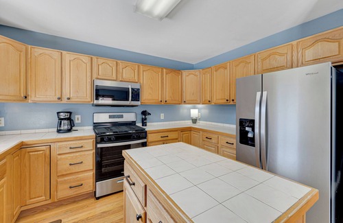 Baldy Mountain House | Views! Private 4 Bedroom Home with Private Hot Tub!
