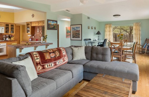 West Sedona House | ☼Views! Private House, Hot Tub, Hiking, Fireplace, Art☼
