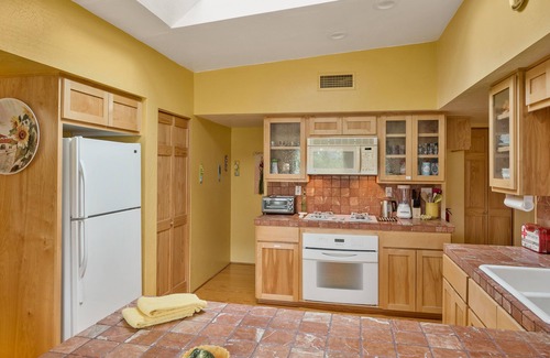 West Sedona House | ☼Views! Private House, Hot Tub, Hiking, Fireplace, Art☼