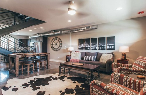 Cleveland Park Condo | VIEWS Rooftop Deck Sleeps 6 Near Broadway