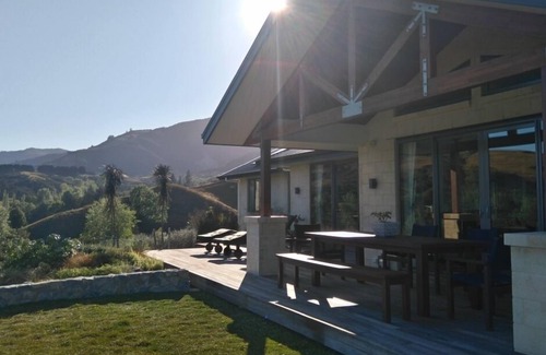 Stoke House | Views, Space and Privacy
