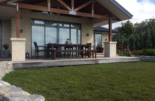 Stoke House | Views, Space and Privacy