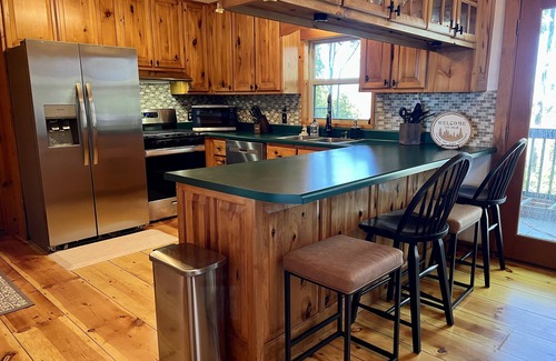 Ellijay Cabin | Views - Updated Cabin on Walnut Mountain- Pet Friendly