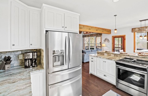 Cherry Log House | Views Views Views, Comfort, Location, Amenities