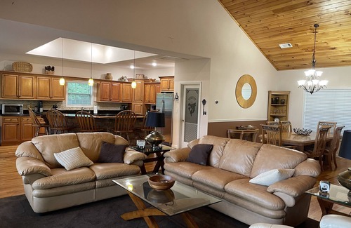 La Follette House | VIEWS VIEWS VIEWS Lake & Mountain, Perfect for Multi-Generations!