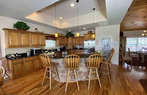 La Follette House | VIEWS VIEWS VIEWS Lake & Mountain, Perfect for Multi-Generations!