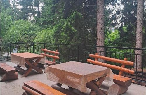 Hadzici House | Vikendica Forest