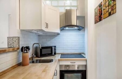 Vizivaros Apartment | Viktoria design studio apartment with A/C