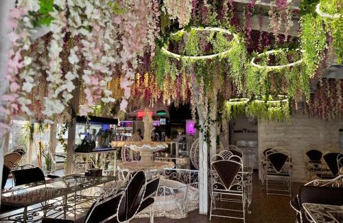 Svyatoshyns'kyi District Hotel | Viktoriya Family Hotel Restaurant complex