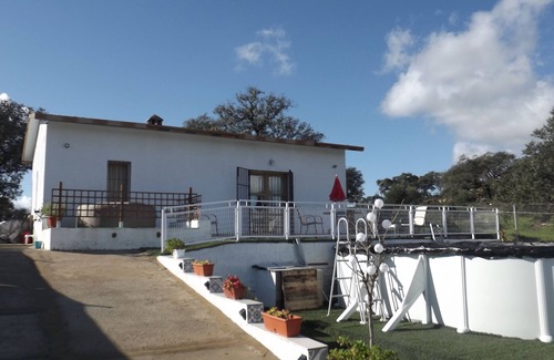 El Castillo de las Guardas Ski Chalet | Villa Saudade, Casa Entre Encinas Relax y Ocio en la Sierra