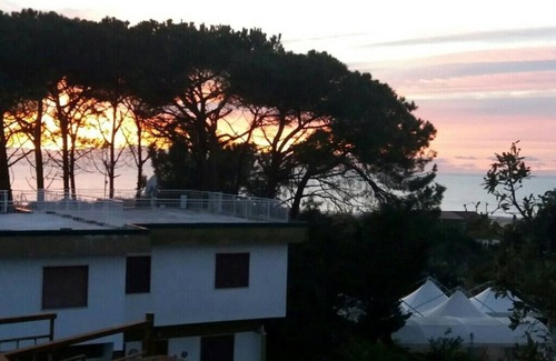 Paestum Villa | VILLA BY THE SEA A SHORT DISTANCE FROM PAESTUM TEMPLES. PRIVATE POOL IN THE GARDEN.