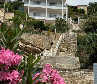 Qeparo House | Vila Alexandros