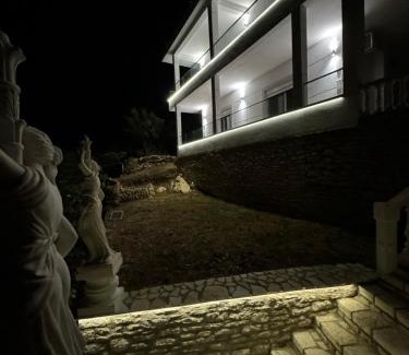 Qeparo House | Vila Alexandros